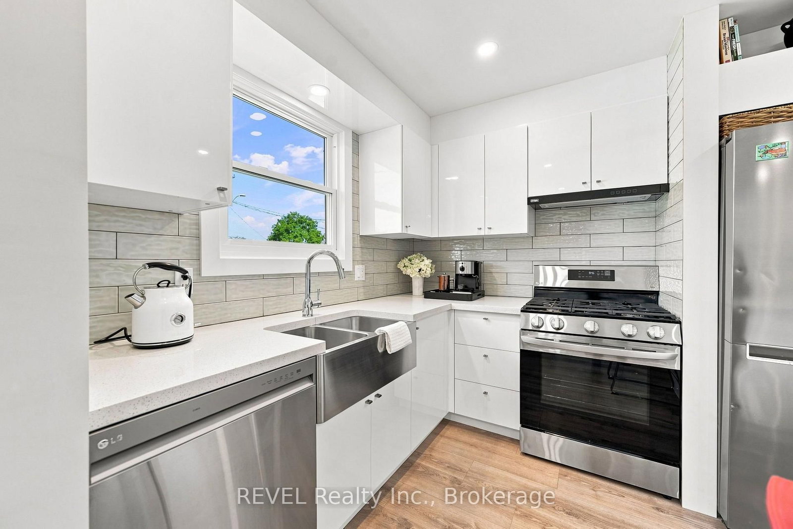 34 Oakwood Street • Port Colborne, ON photo 3