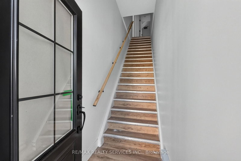 5 - 260 King Street