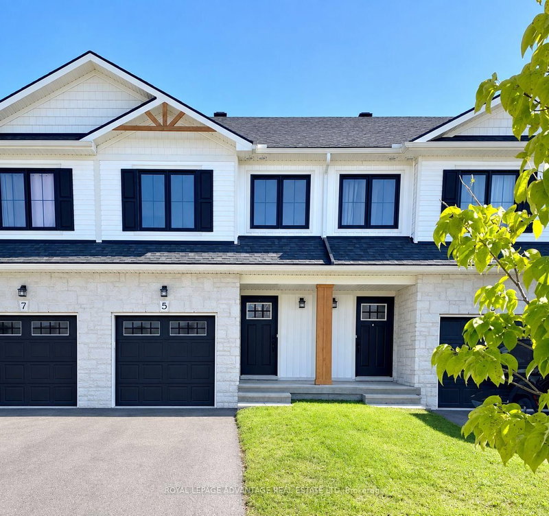 5 WHITCOMB Crescent