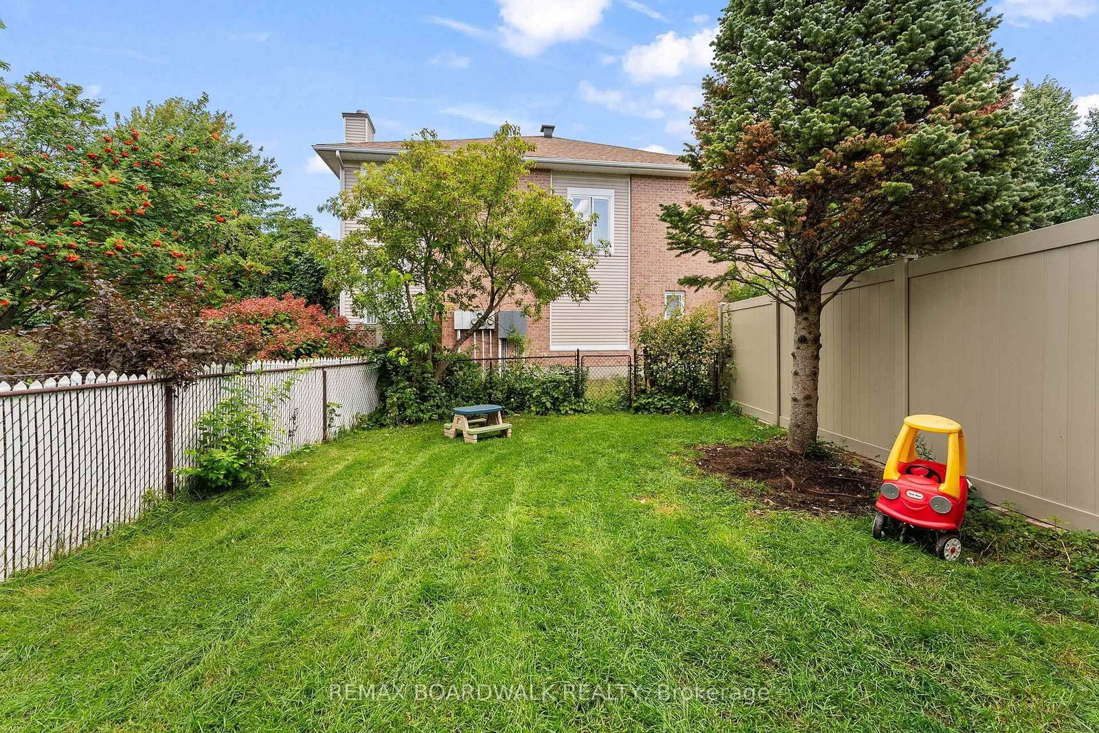12 Willwood Crescent • Ottawa, ON photo 32