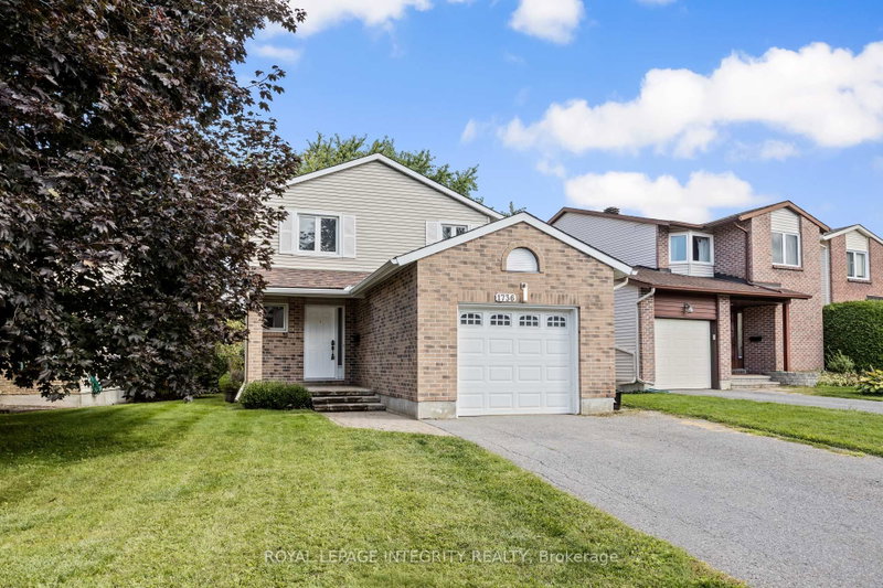 1736 SUMMERLANDS Crescent