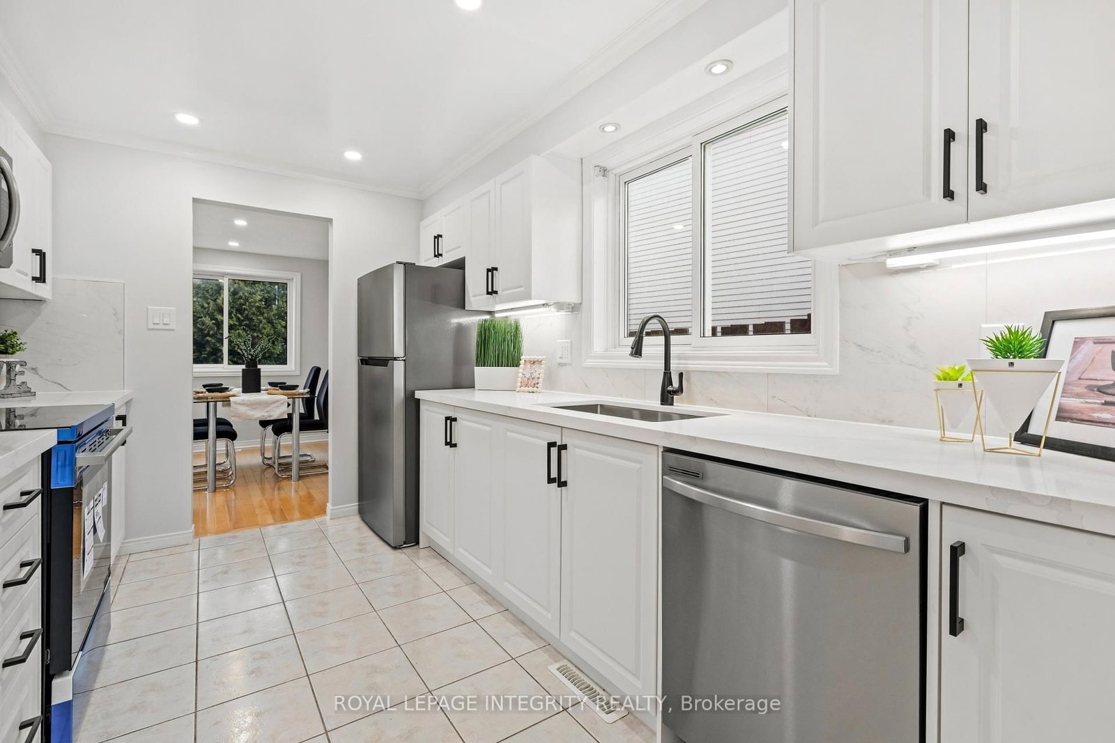 1736 SUMMERLANDS Crescent • Ottawa, ON photo 10