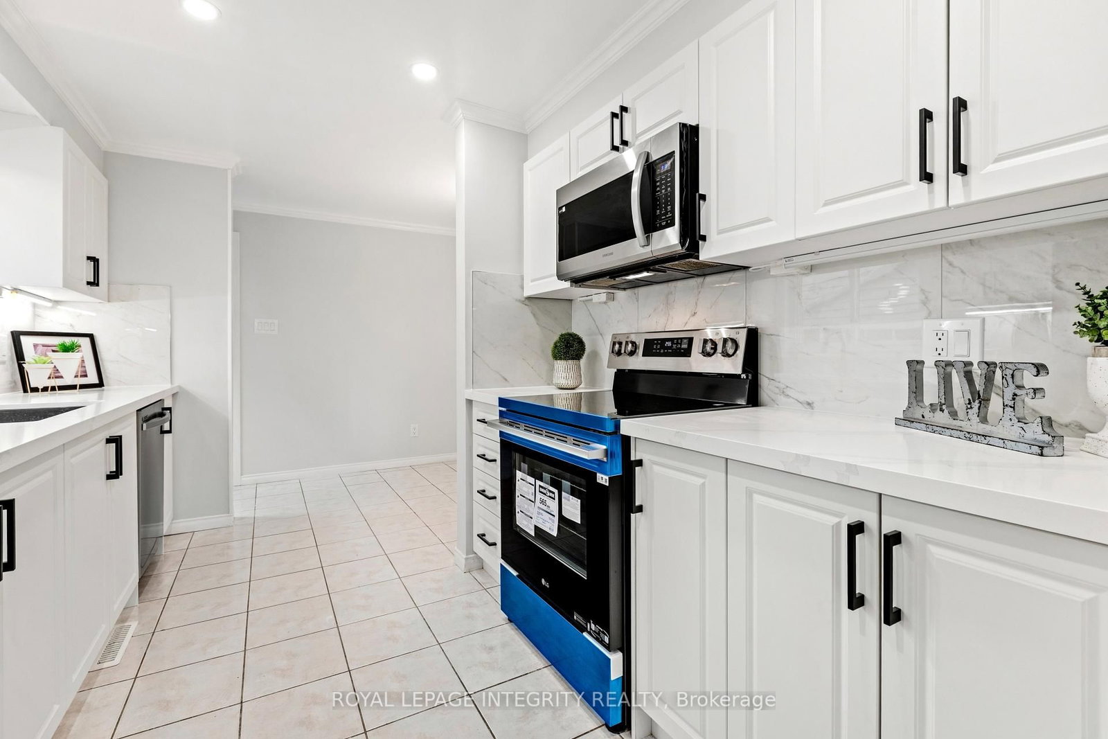 1736 SUMMERLANDS Crescent • Ottawa, ON photo 11