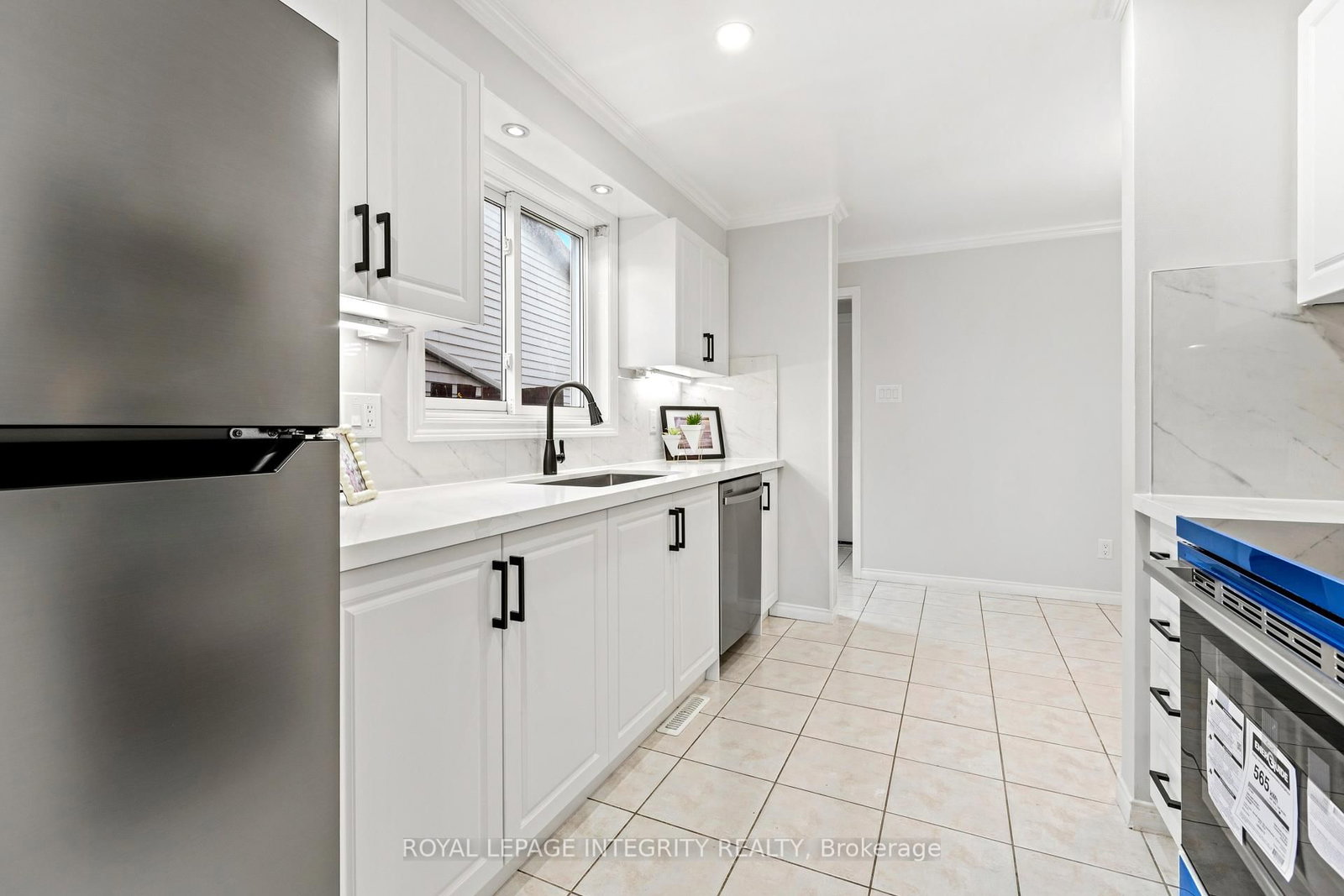 1736 SUMMERLANDS Crescent • Ottawa, ON photo 12