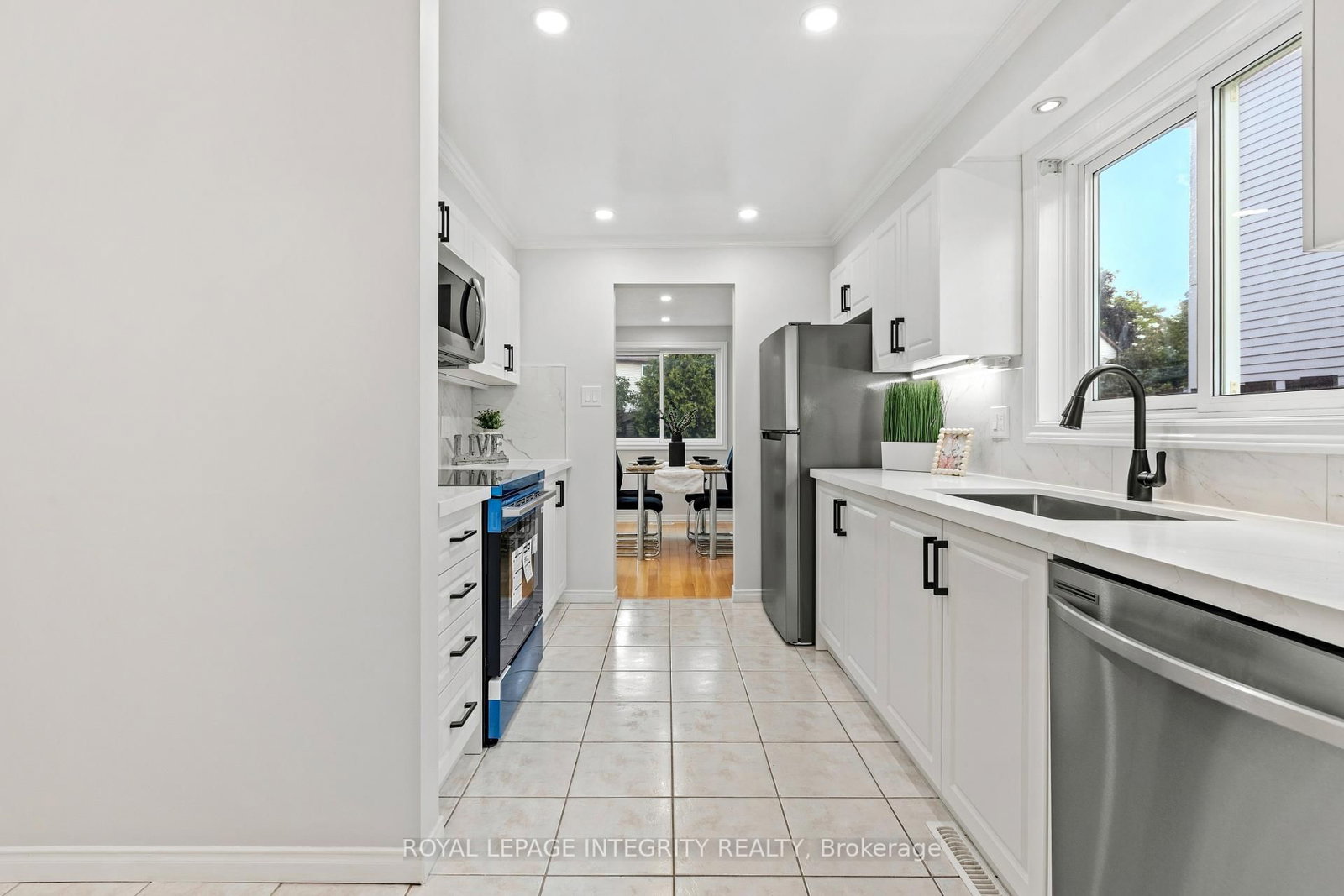1736 SUMMERLANDS Crescent • Ottawa, ON photo 13