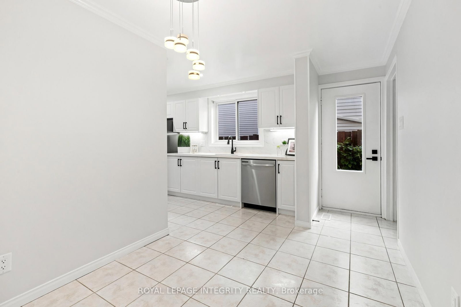 1736 SUMMERLANDS Crescent • Ottawa, ON photo 14