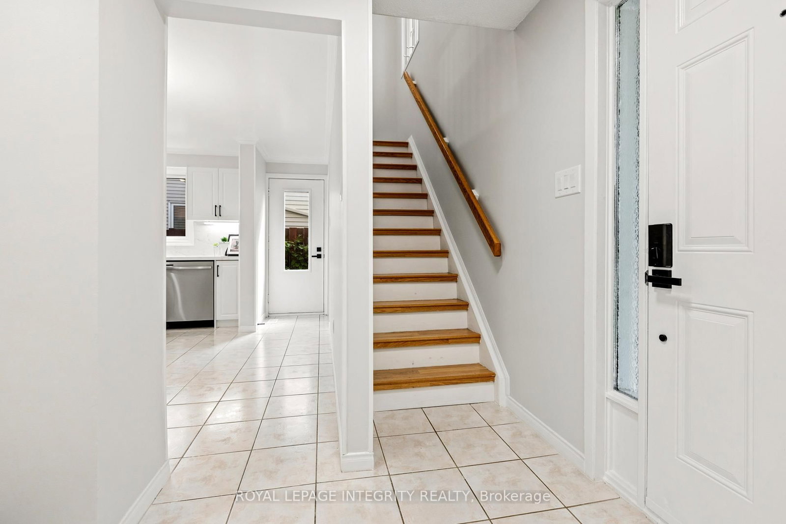 1736 SUMMERLANDS Crescent • Ottawa, ON photo 17