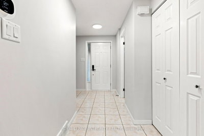 1736 SUMMERLANDS Crescent • Ottawa, ON photo 3