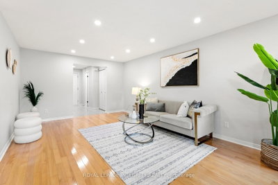 1736 SUMMERLANDS Crescent • Ottawa, ON photo 4