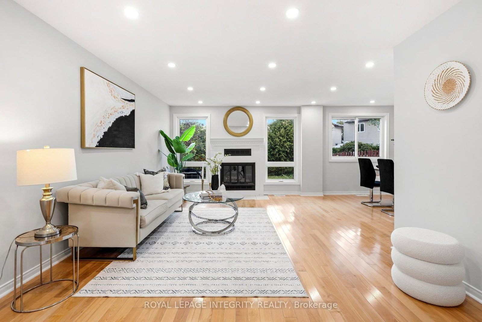 1736 SUMMERLANDS Crescent • Ottawa, ON photo 6