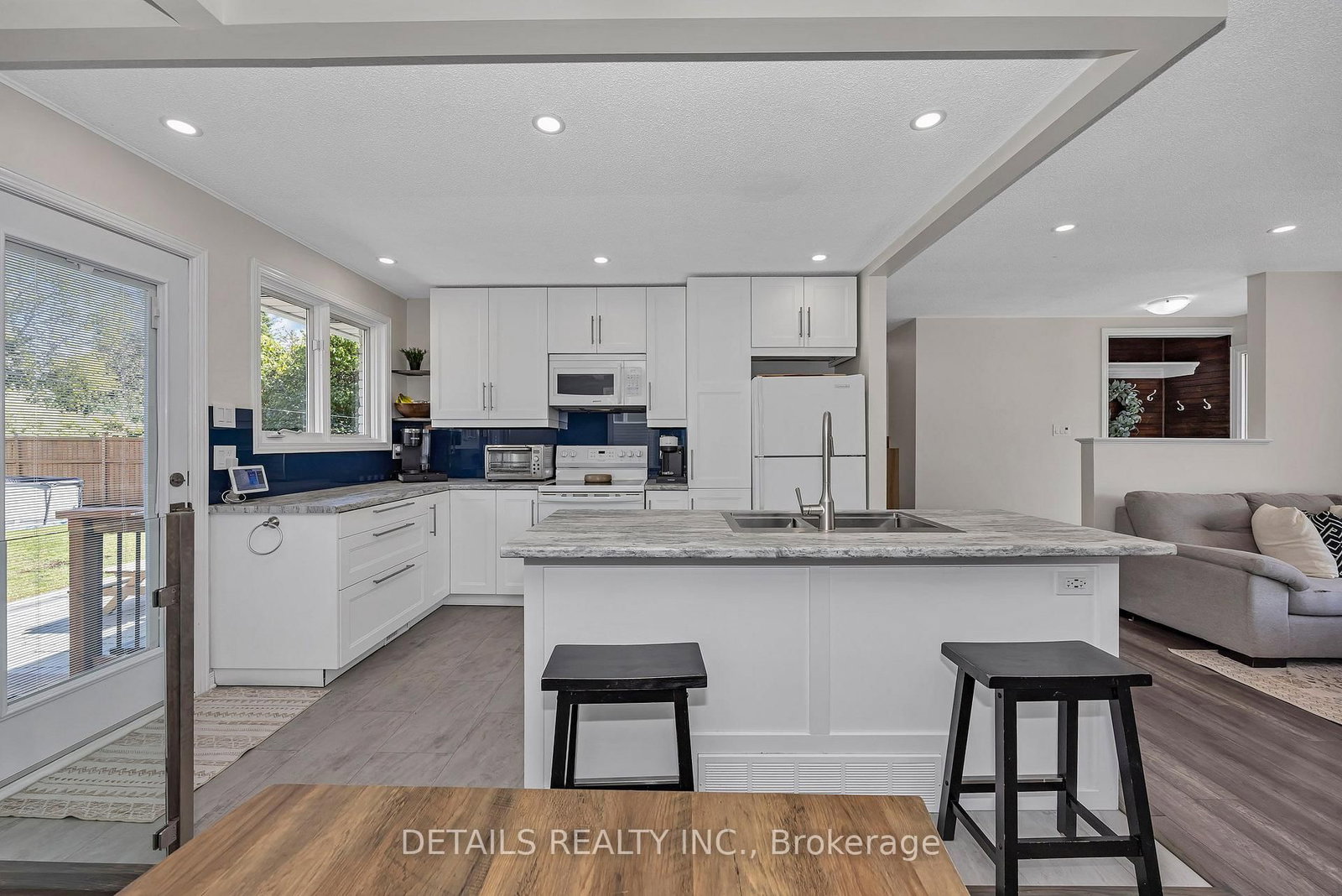 100 Fowler Street S • Richmond, ON photo 11