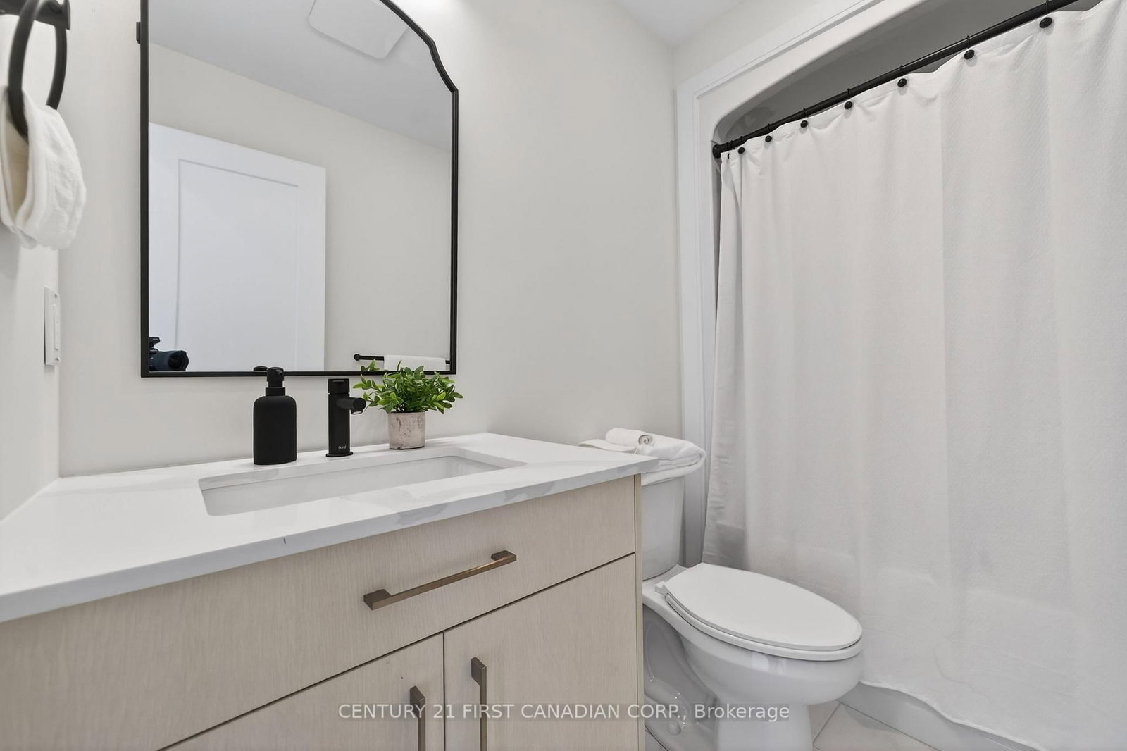 16 Sheldabren Street • North Middlesex, ON photo 28
