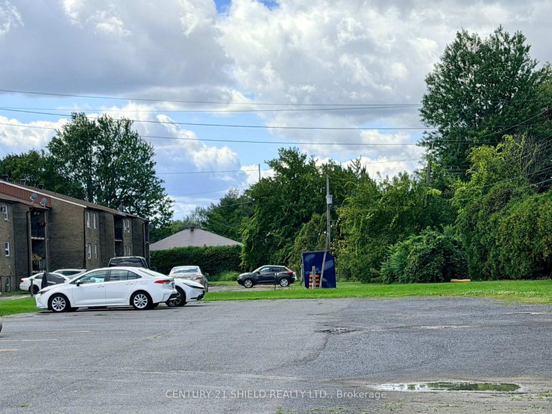 55 Simcoe St 1 - 6 Street