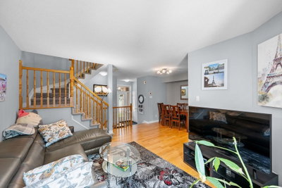 193 Thornbury Crescent • Ottawa, ON photo 8
