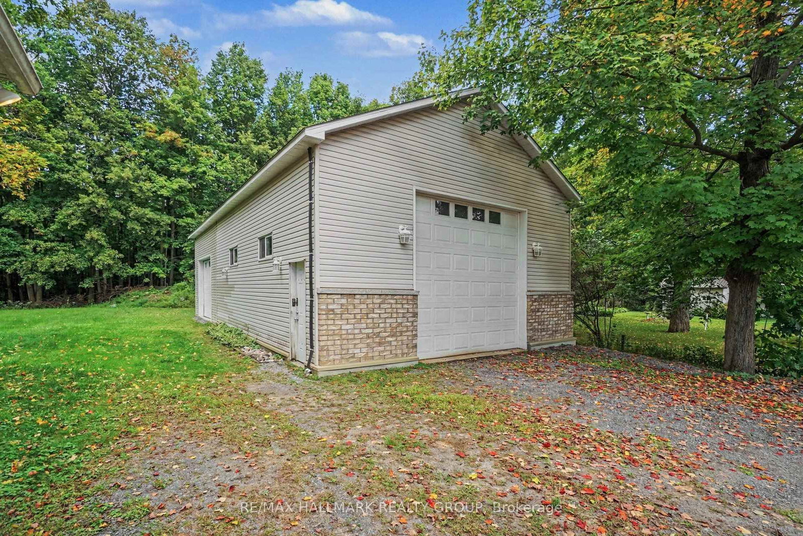 7273 Mitch Owens Road • Ottawa, ON photo 3
