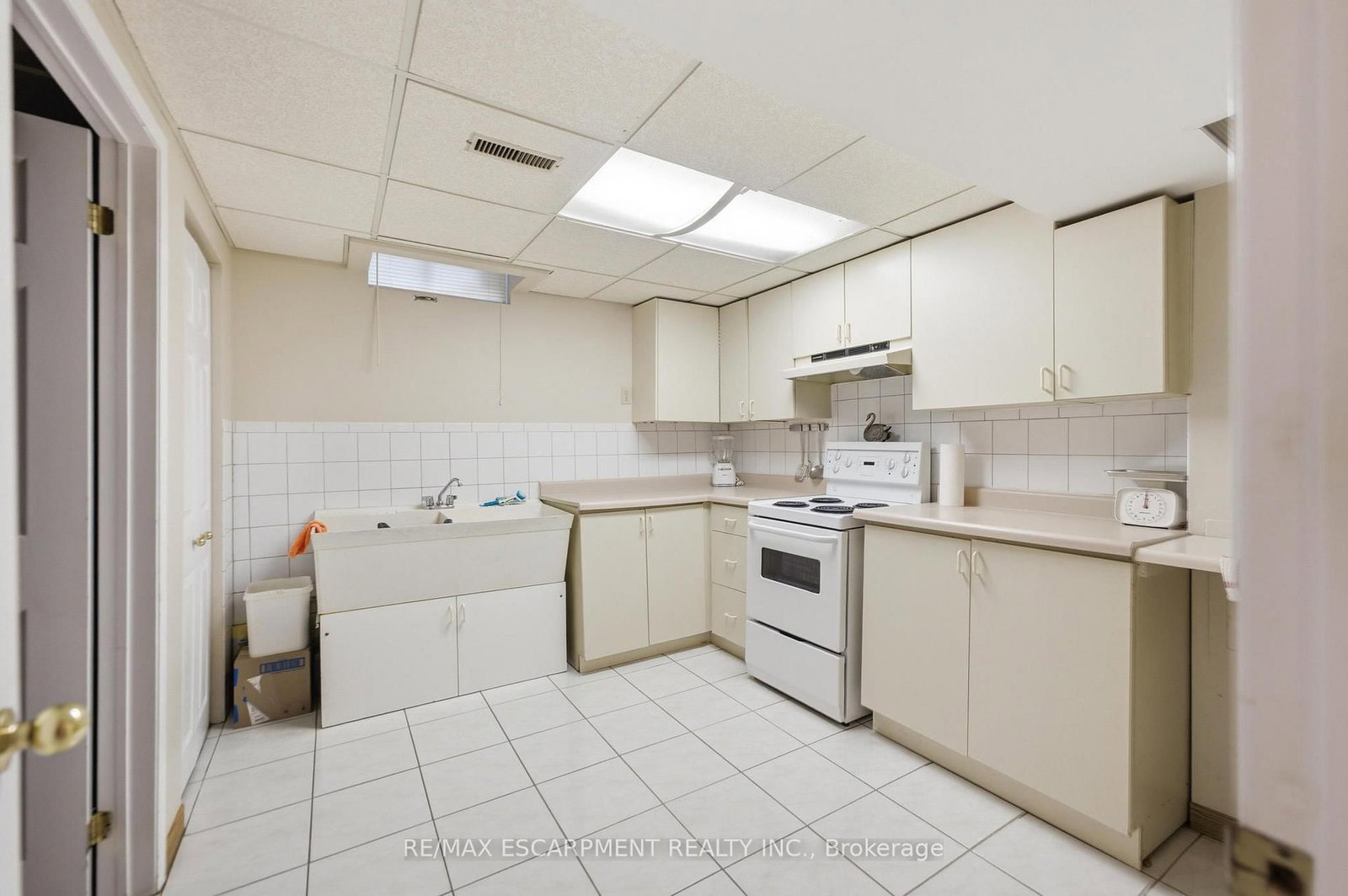 11 Gabriele Court • Hamilton, ON photo 32