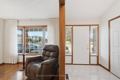 11 Gabriele Court • Hamilton, ON photo 6