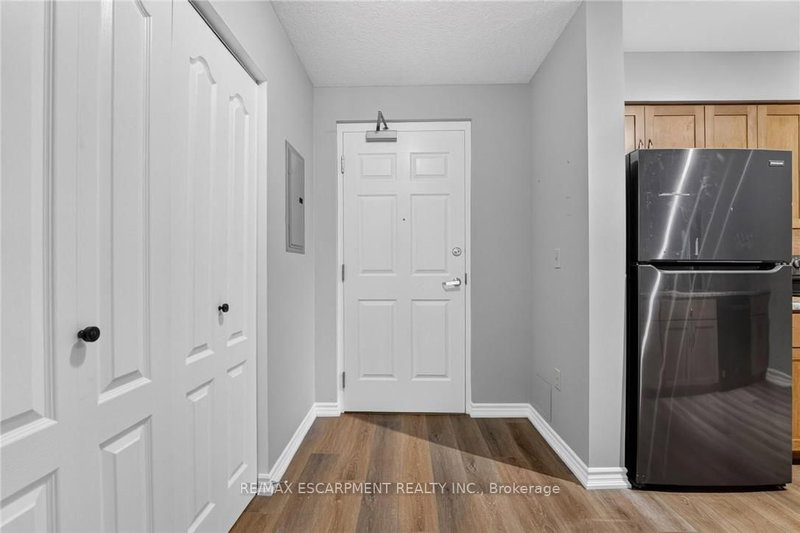 113 - 317 Lock Street W