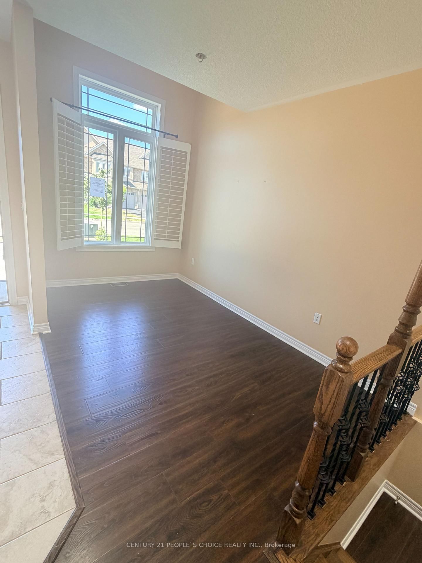 4 Charleswood Crescent • Hamilton, ON photo 5