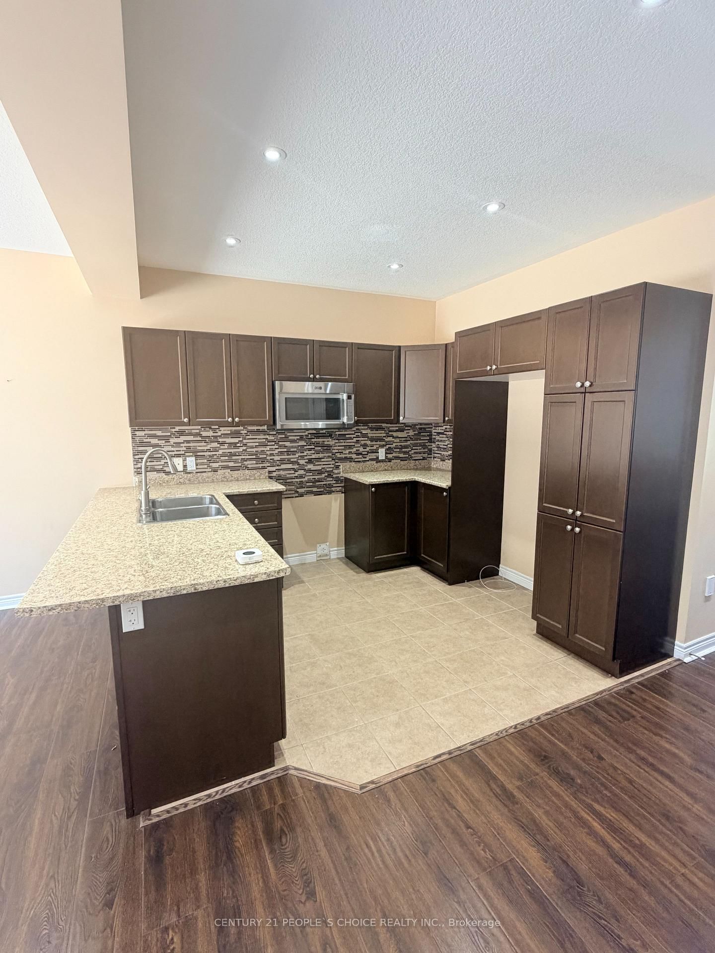 4 Charleswood Crescent • Hamilton, ON photo 8