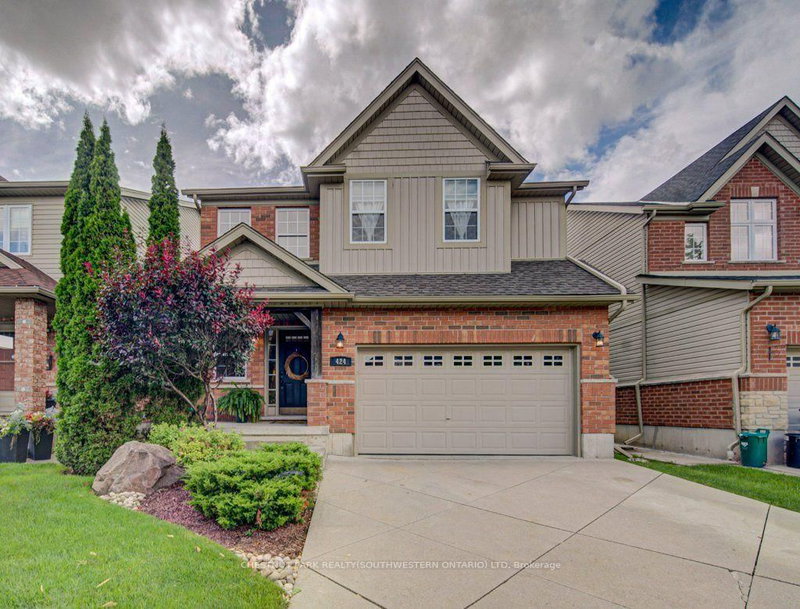 424 Sauve Crescent
