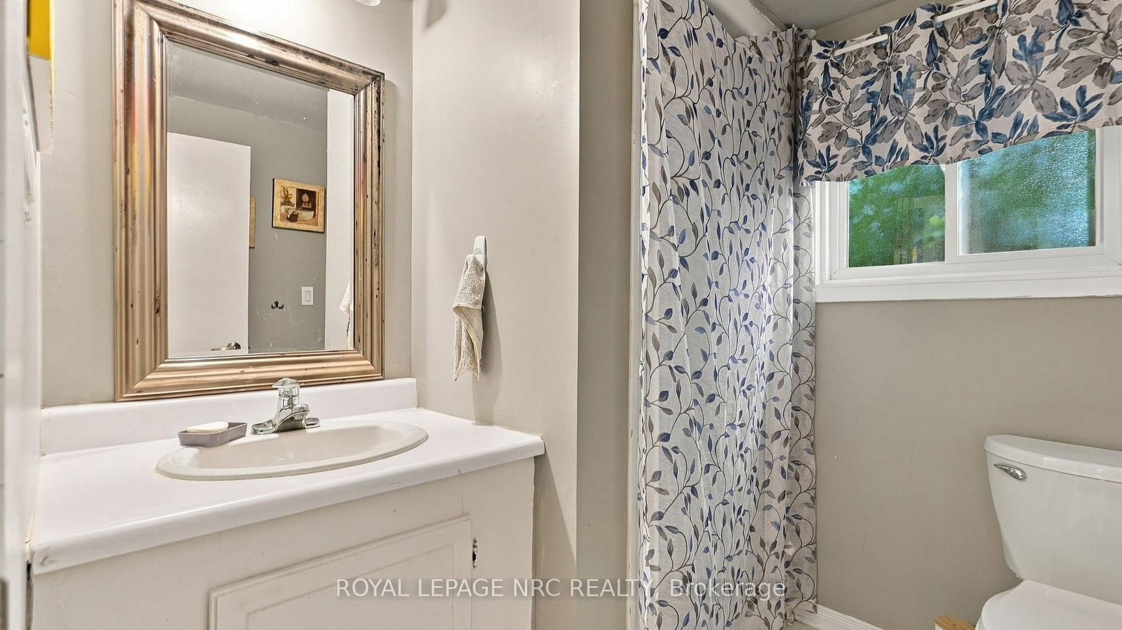 25 Sherwood Forest Trail • Welland, ON photo 35