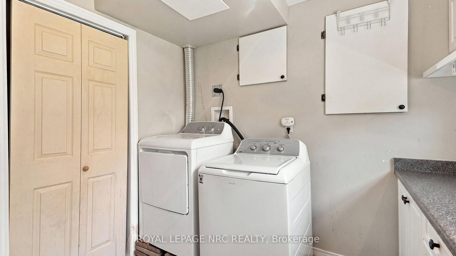 25 Sherwood Forest Trail • Welland, ON photo 38