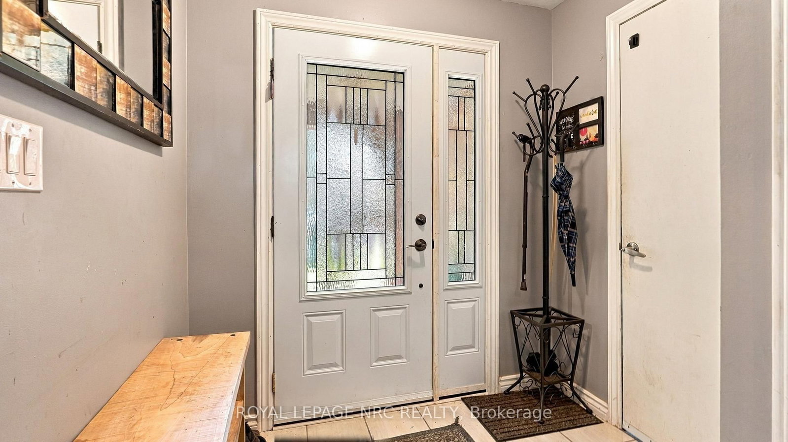 25 Sherwood Forest Trail • Welland, ON photo 4