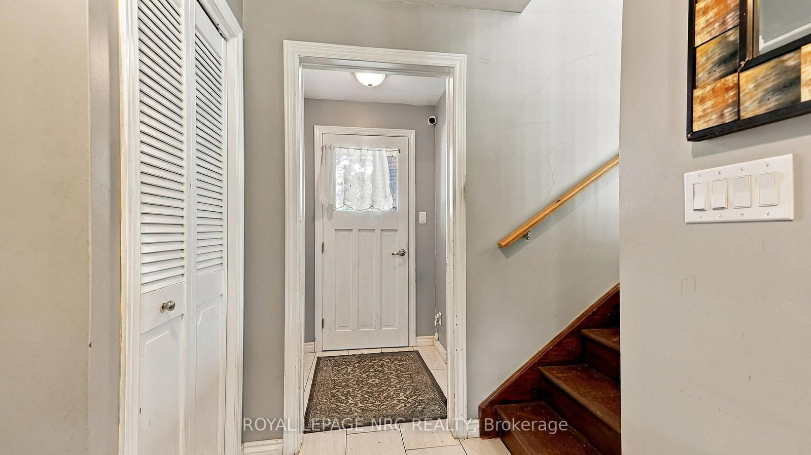 25 Sherwood Forest Trail • Welland, ON photo 5