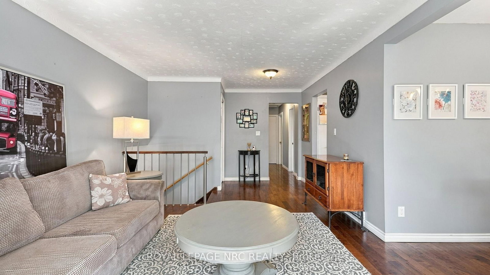 25 Sherwood Forest Trail • Welland, ON photo 9