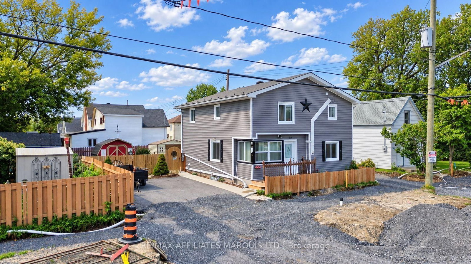32 Seymour Avenue • Cornwall, ON photo 2