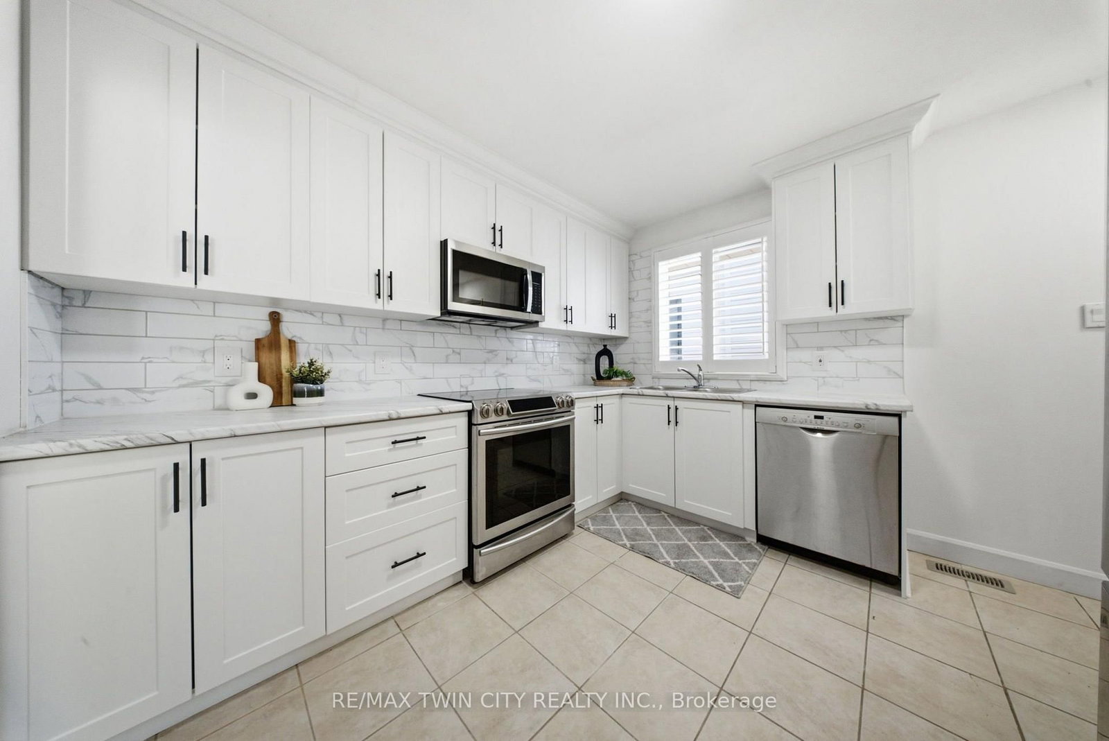 16 Burwell Street • Brantford, ON photo 11