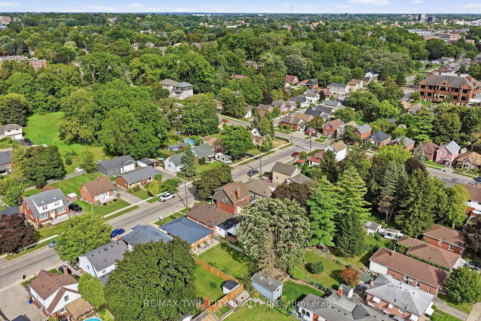 16 Burwell Street • Brantford, ON photo 38