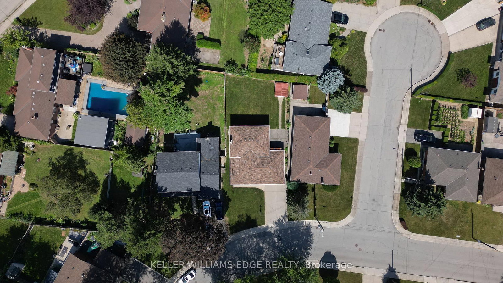 225 Nugent Drive • Hamilton, ON photo 3