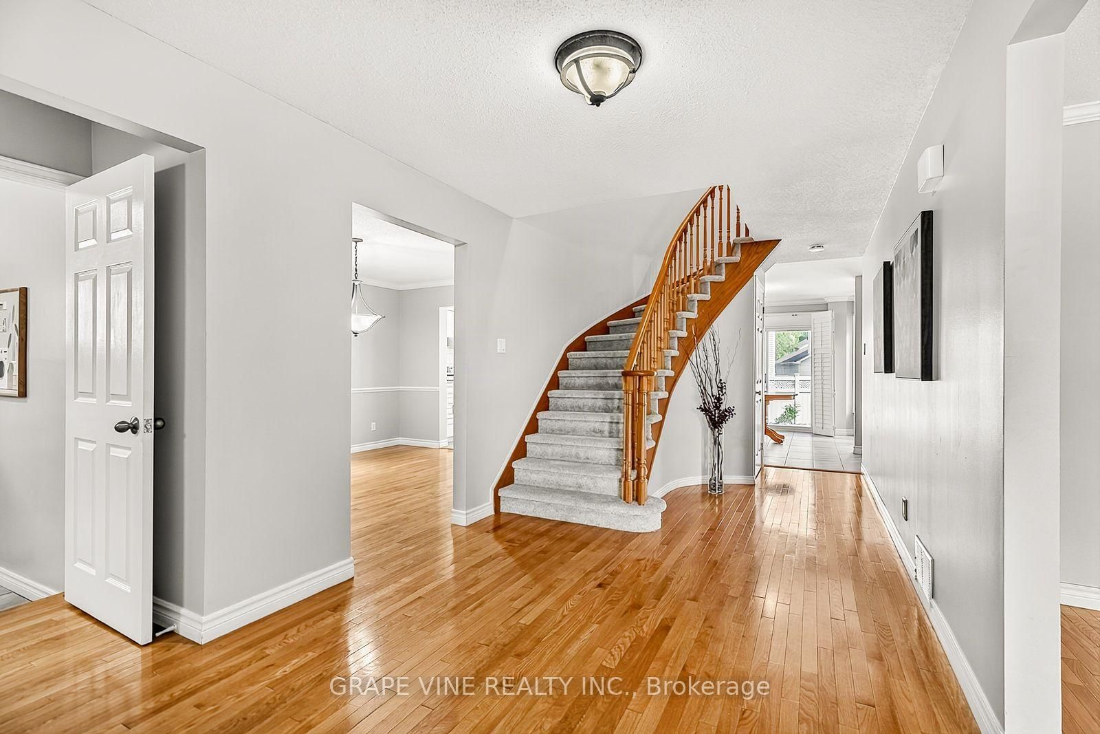 1715 CARA Crescent • Ottawa, ON photo 6