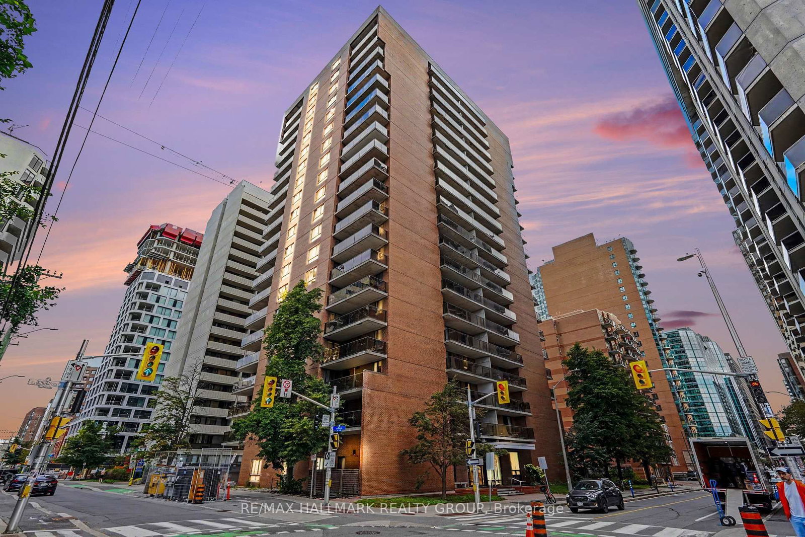 475 Laurier Avenue W • #403 • Ottawa, ON photo 1