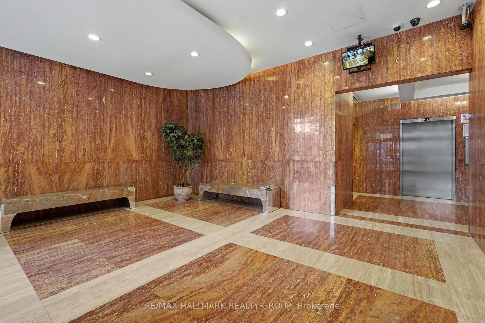 475 Laurier Avenue W • #403 • Ottawa, ON photo 4