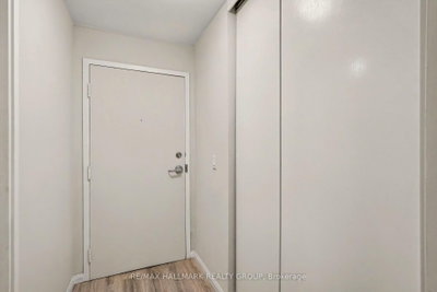 475 Laurier Avenue W • #403 • Ottawa, ON photo 5