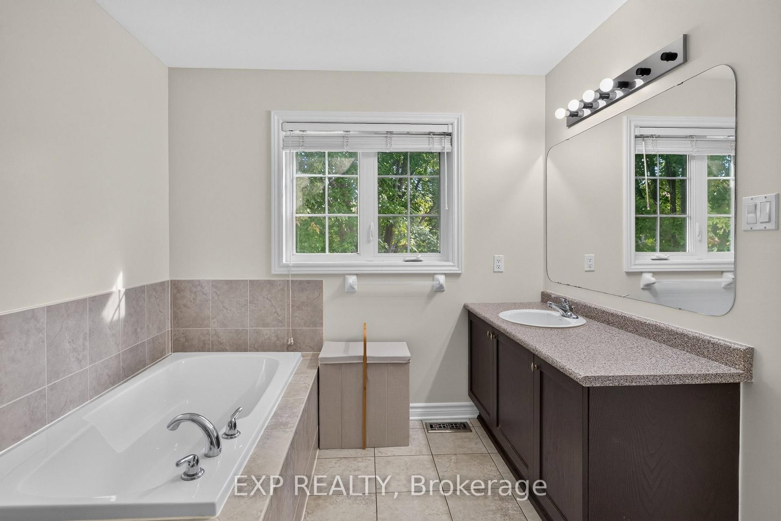 79 SELHURST Avenue • Ottawa, ON photo 13