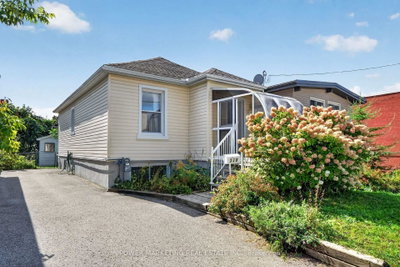 318 Shakespeare Street • Ottawa, ON photo 2