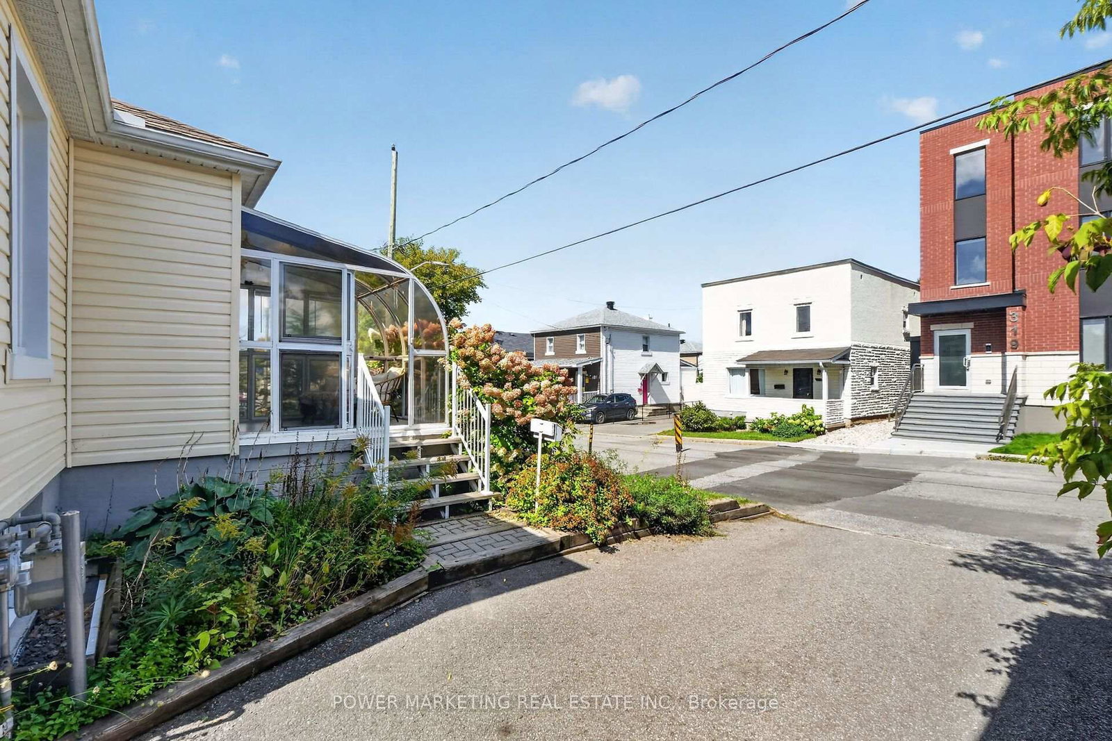 318 Shakespeare Street • Ottawa, ON photo 3
