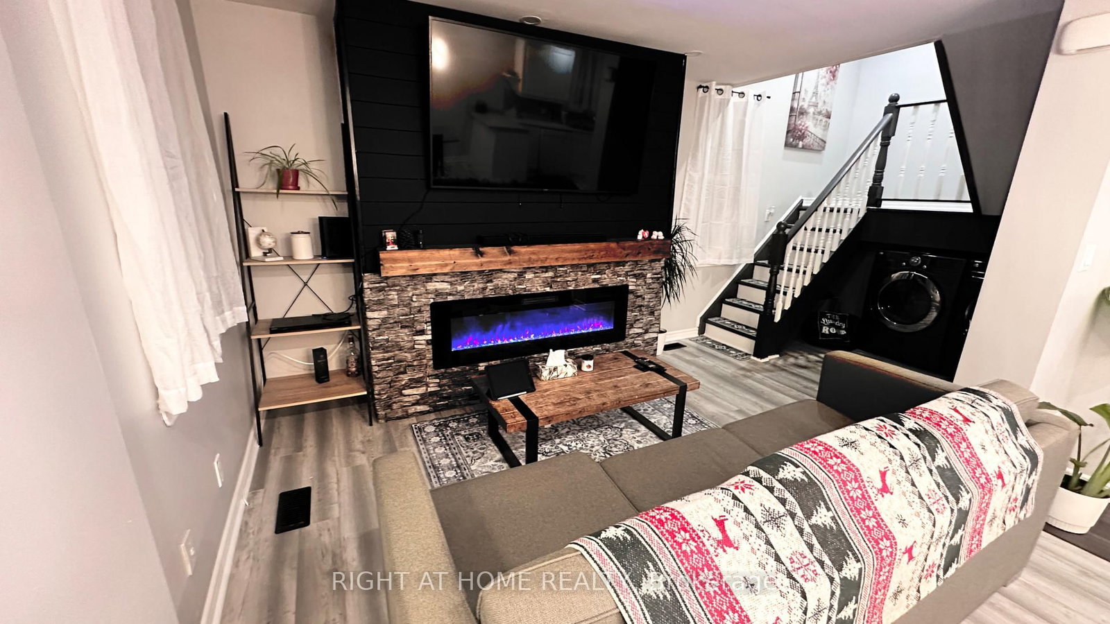 Detached House for sale at 16 East Street, St. Catharines, Ontario, L2R 3Y8 - E. Chester - MLS: X13775868