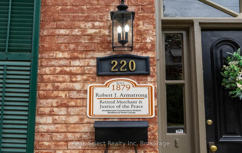 220 Elgin Street E