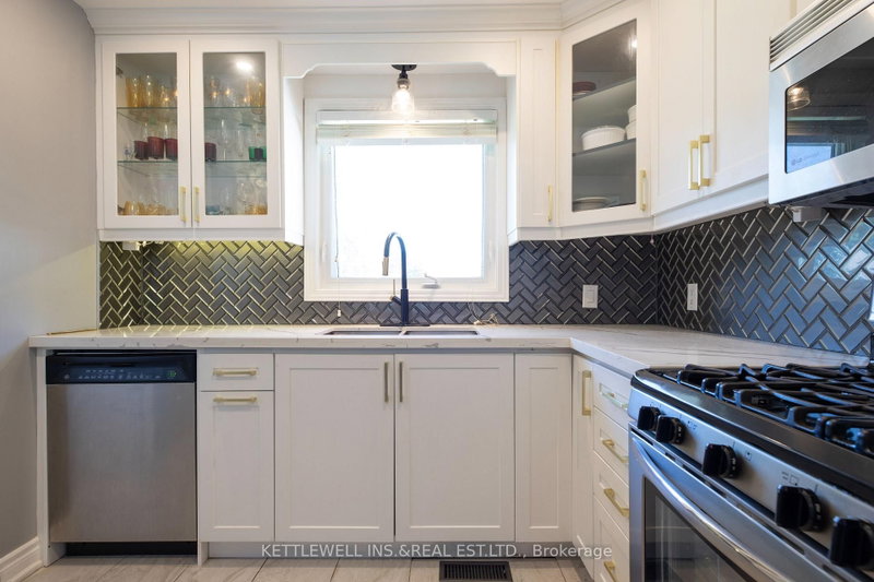 17 Elgin Place W