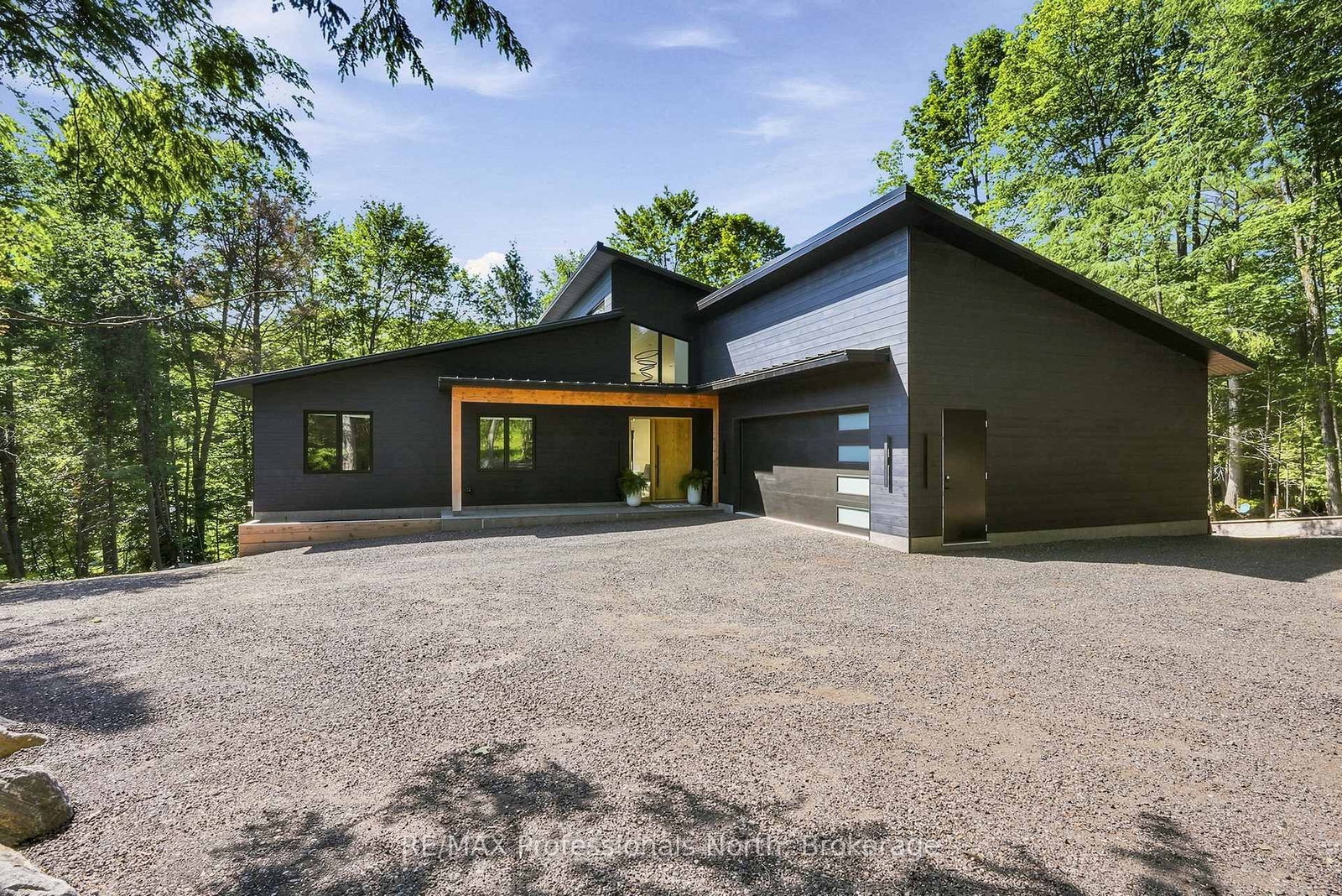 1192 High Falls Road • Bracebridge, ON photo 2