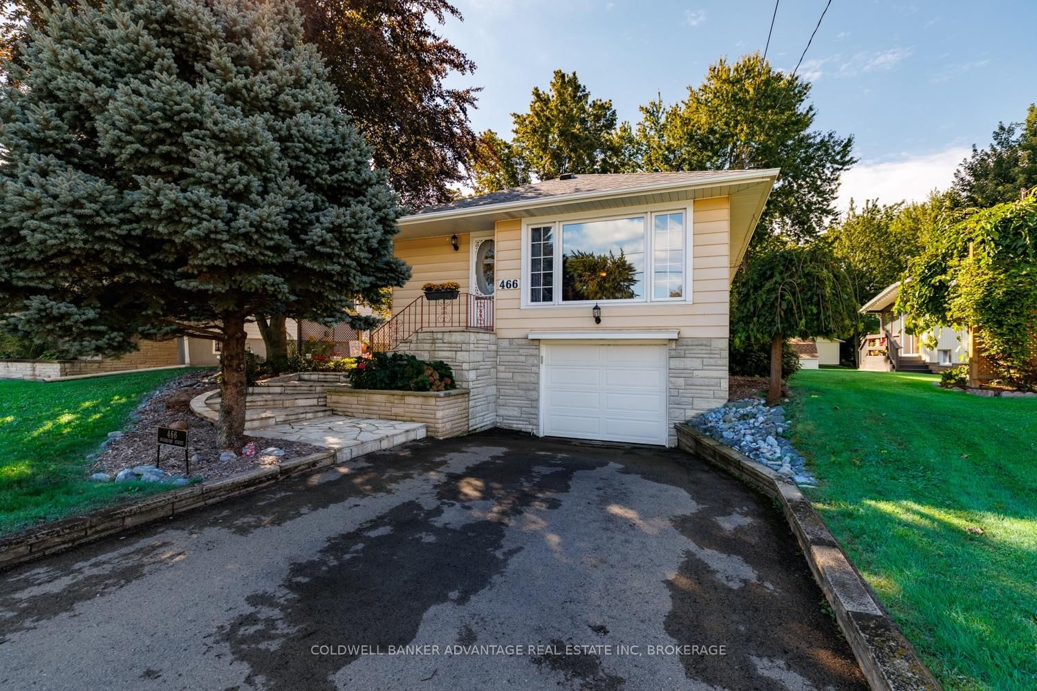 466 Sugarloaf Street • Port Colborne, ON photo 1