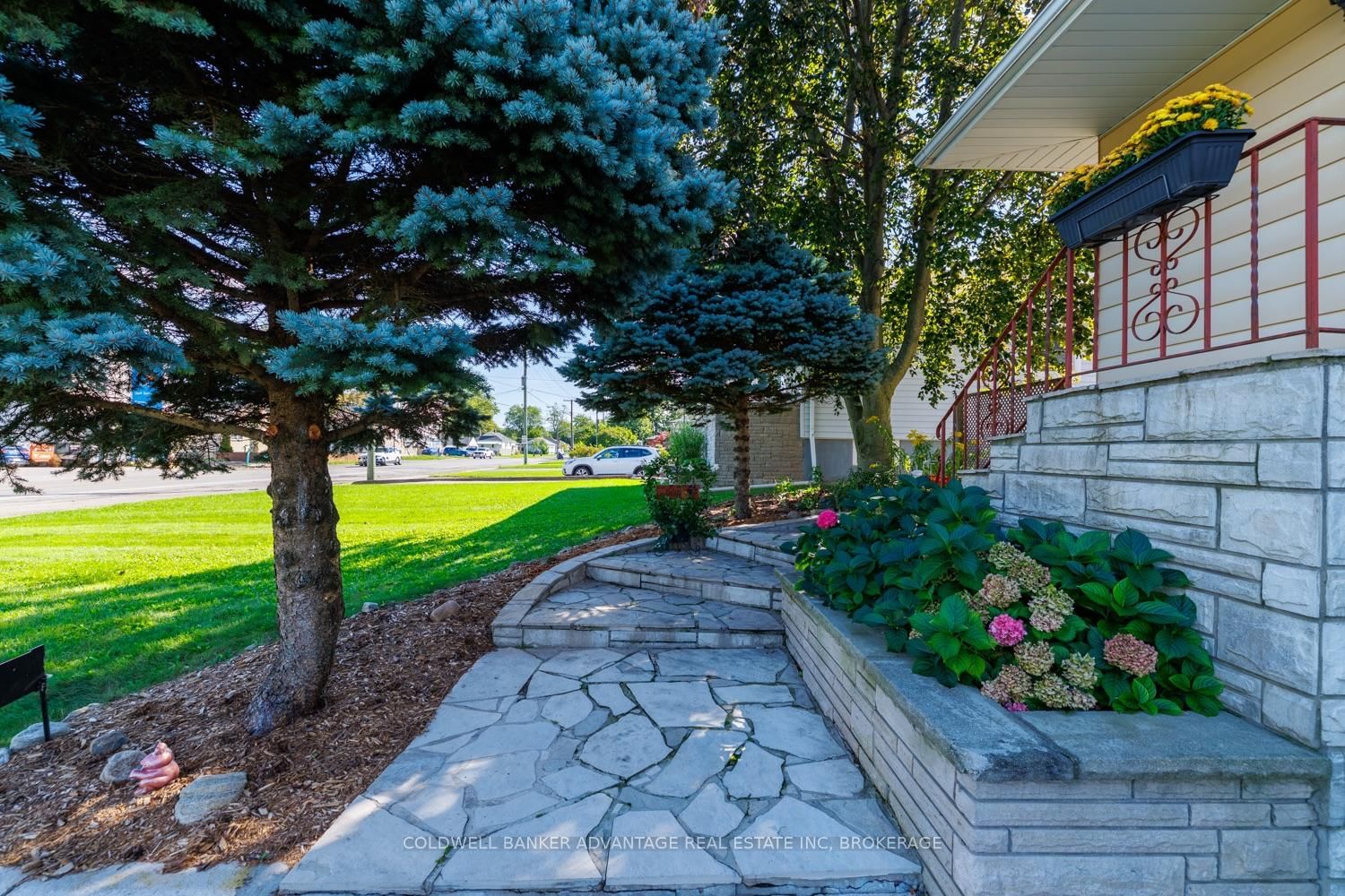 466 Sugarloaf Street • Port Colborne, ON photo 4