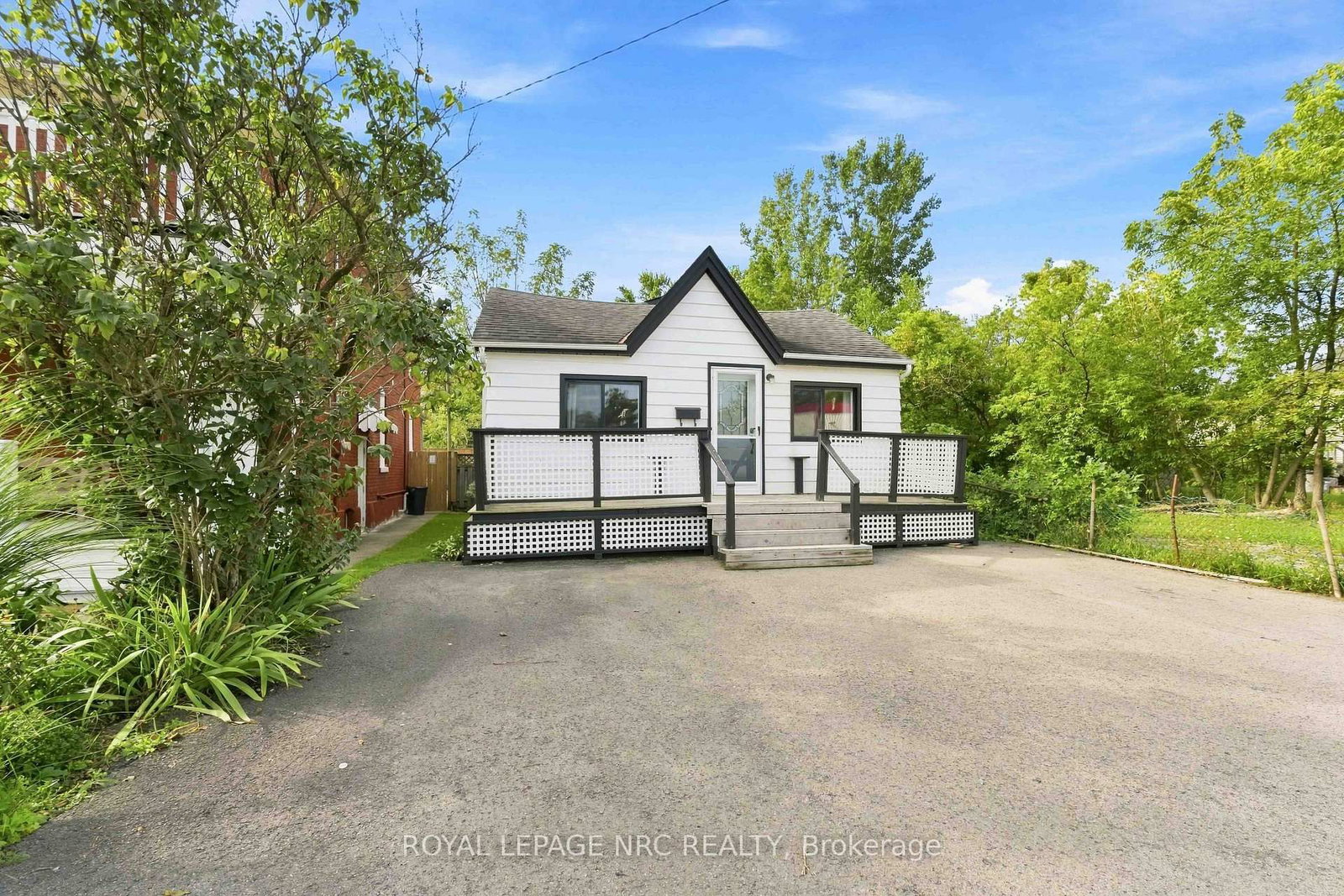 4610 Bridge Street • Niagara Falls, ON photo 2