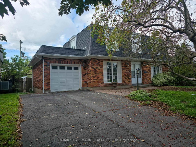 3288 Clearwater Crescent