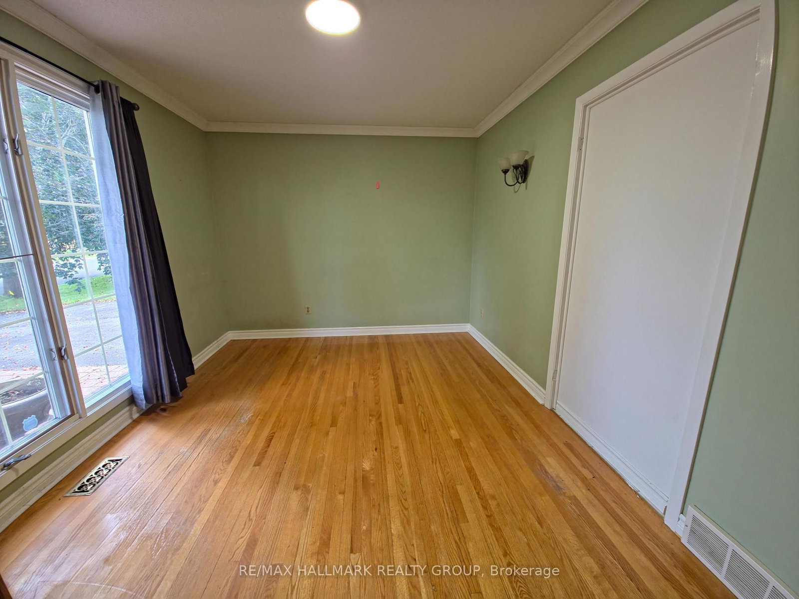 3288 Clearwater Crescent • Ottawa, ON photo 4